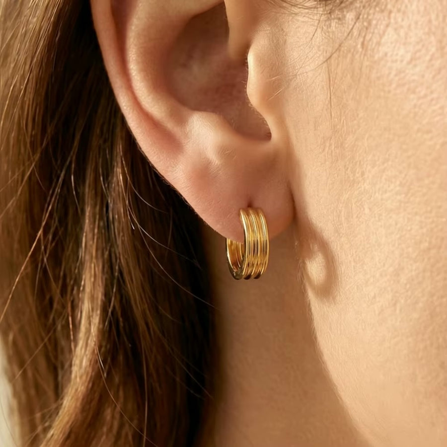 Ribbed Huggie Hoops